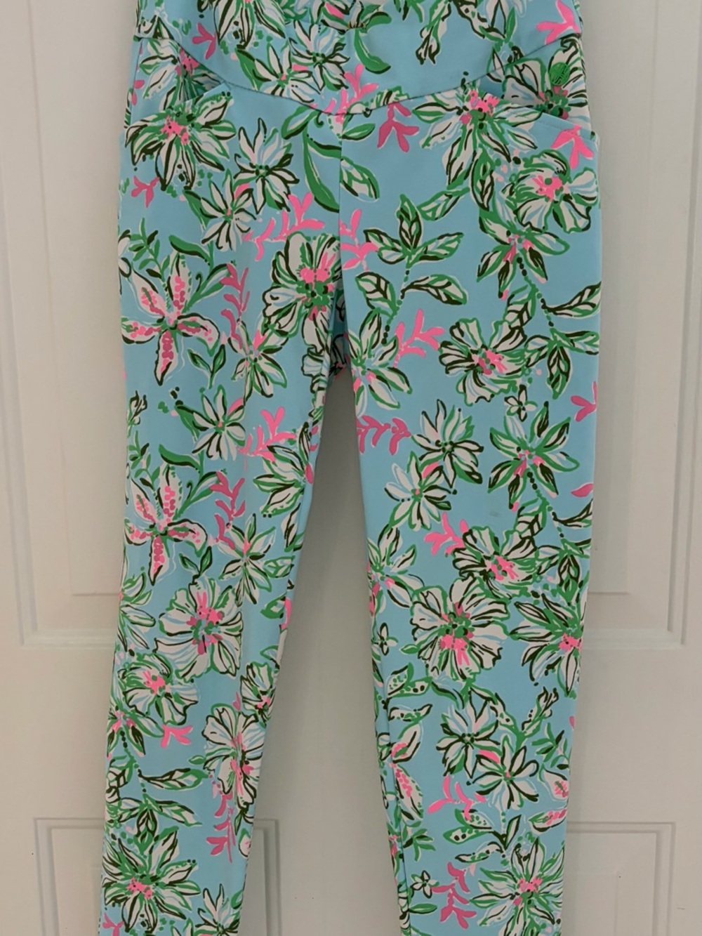 Lilly Pulitzer Corso Pants in “Multi Lil Sun of a Bun” print. - Picture 2 of 6